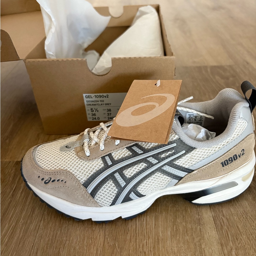 Asics GEL-1090v2 in Cream and Clay Grey